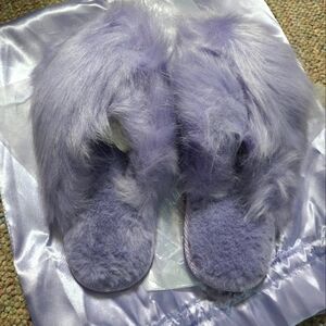 NWOT SAVAGE X FENTY slippers sz 6/7